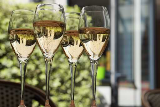 5 Must-Try Sparkling Wines From Around The World