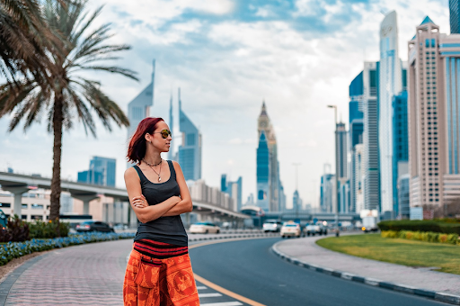 EXPERIENCE A LUXURIOUS LIFE IN THE UAE