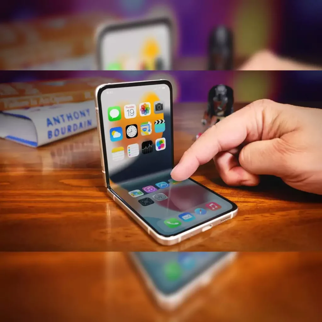 Leaked folding apple phone Images